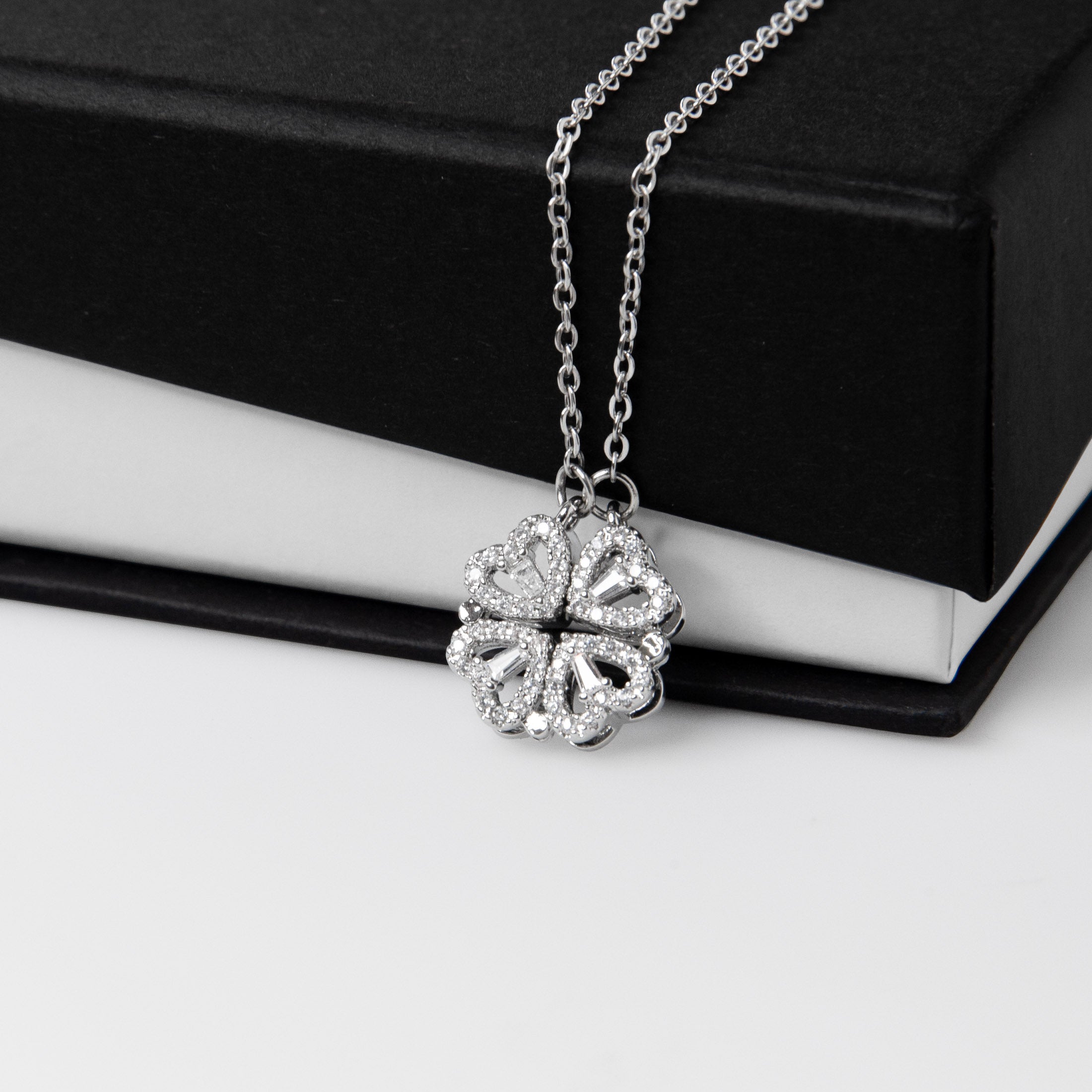 To ny Nurse wife - Magnetic Hearts Necklace